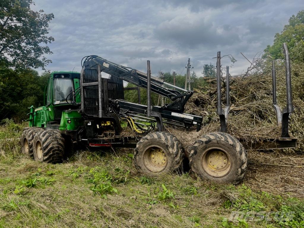 John Deere 1110 E شاحنات
