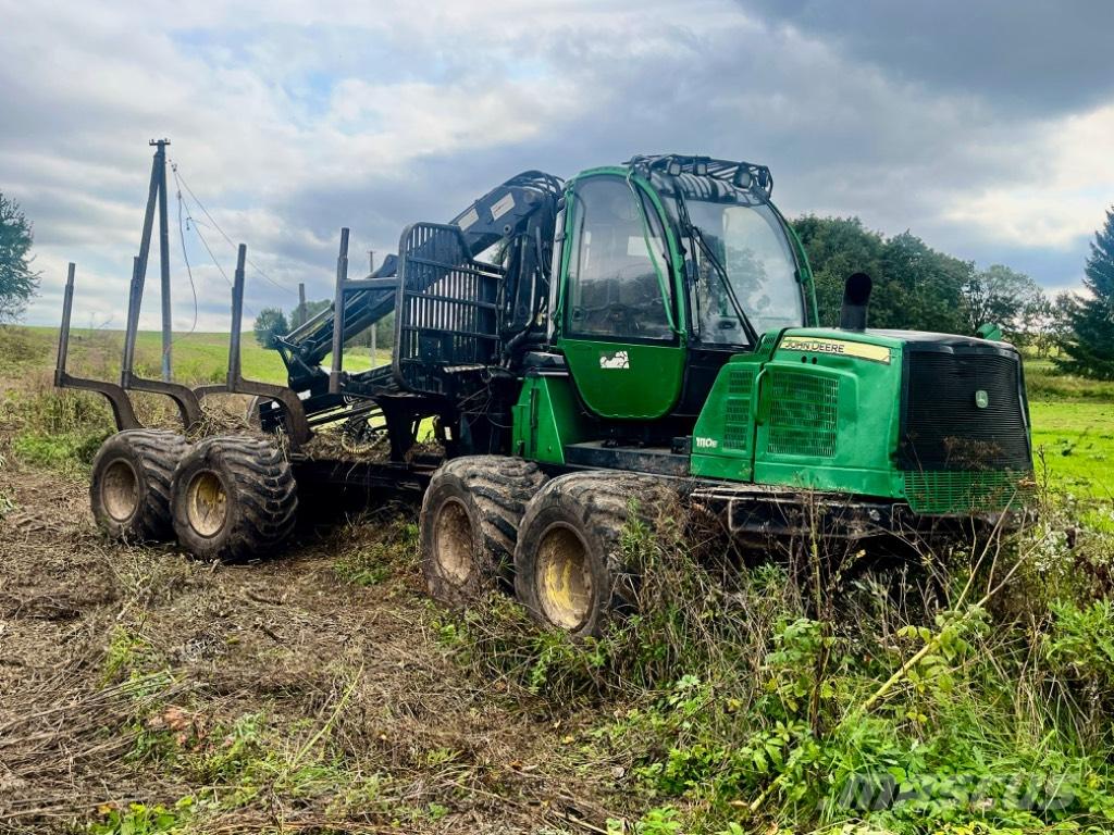 John Deere 1110 E شاحنات