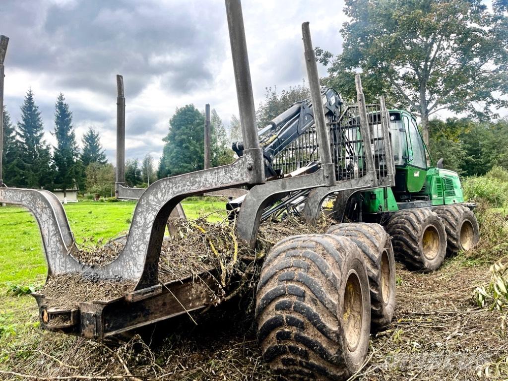 John Deere 1110 E شاحنات