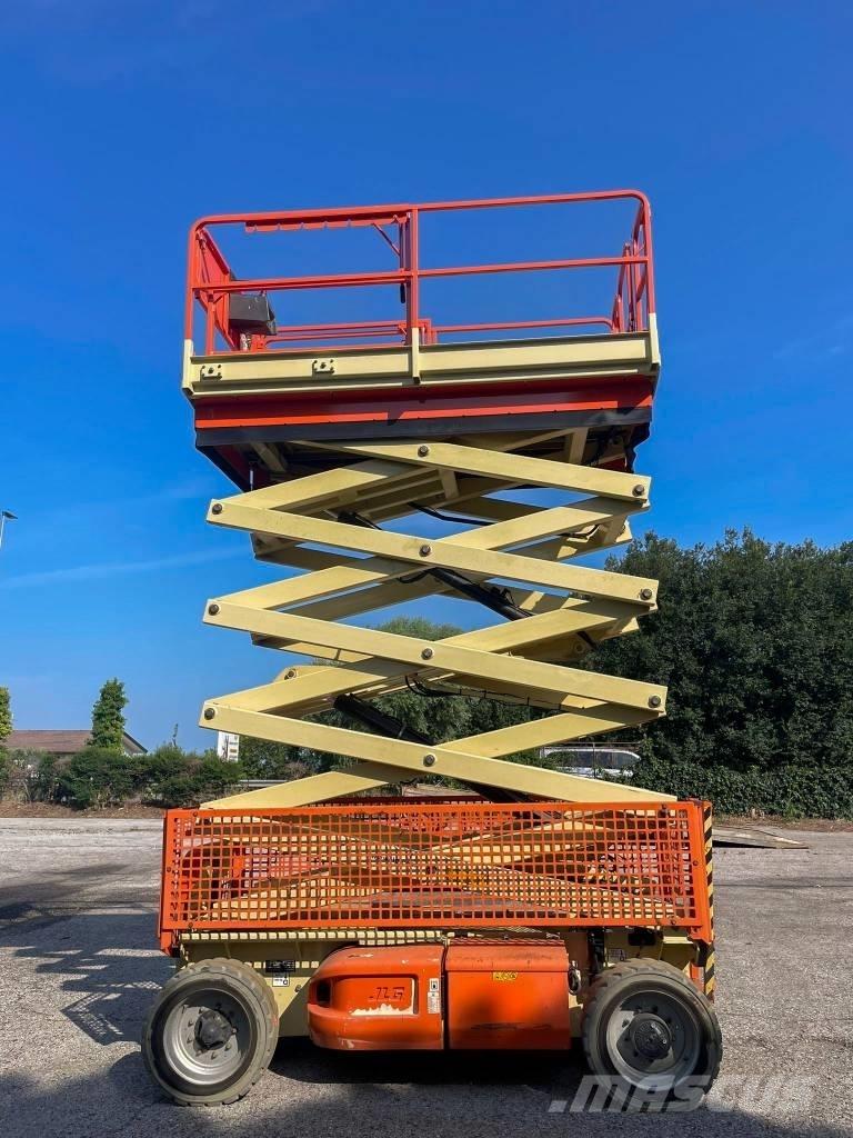 JLG 4069 رافعات مقصية الشكل