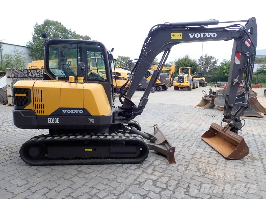 Volvo EC 60 E حفارات وسط 7 طن - 12 طن
