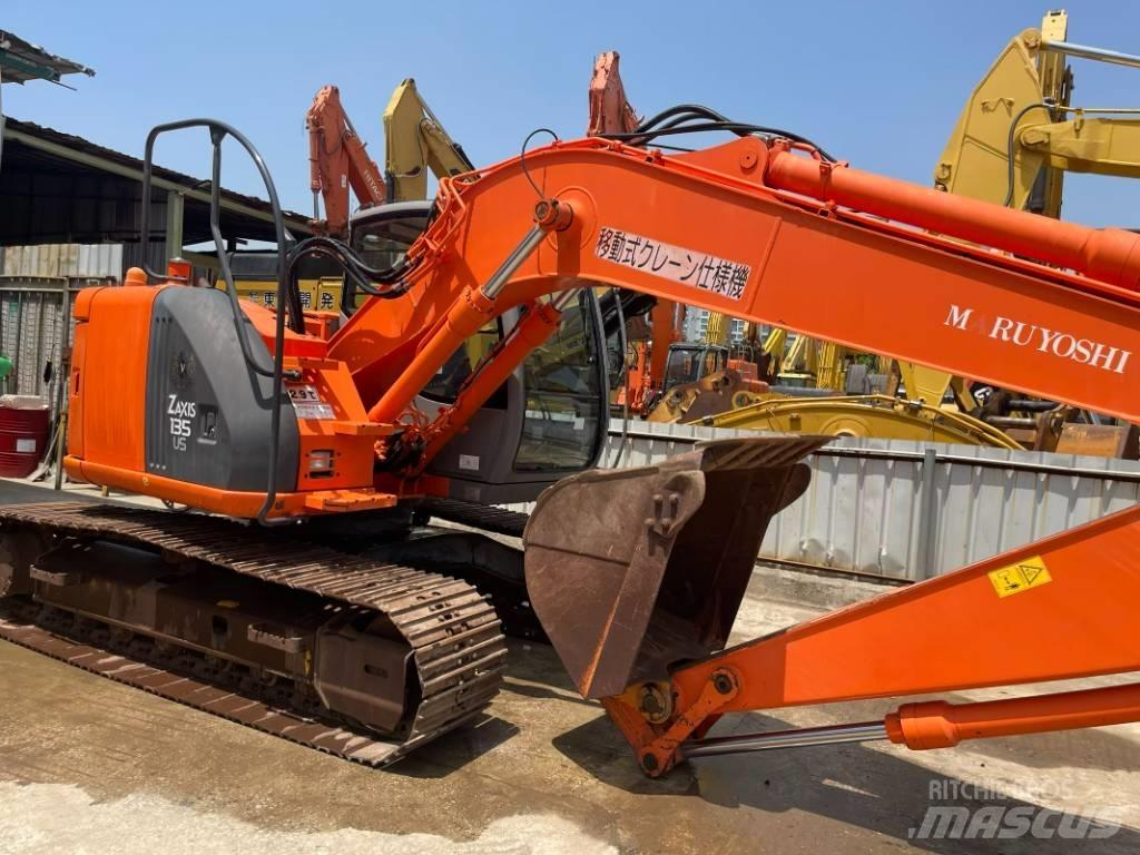 Hitachi ZX 135 حفارات زحافة