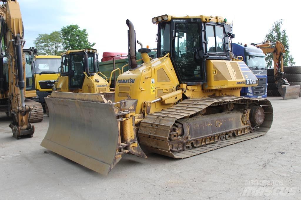 Komatsu D 61 PXI-23 بلدوزرات مجنزرة
