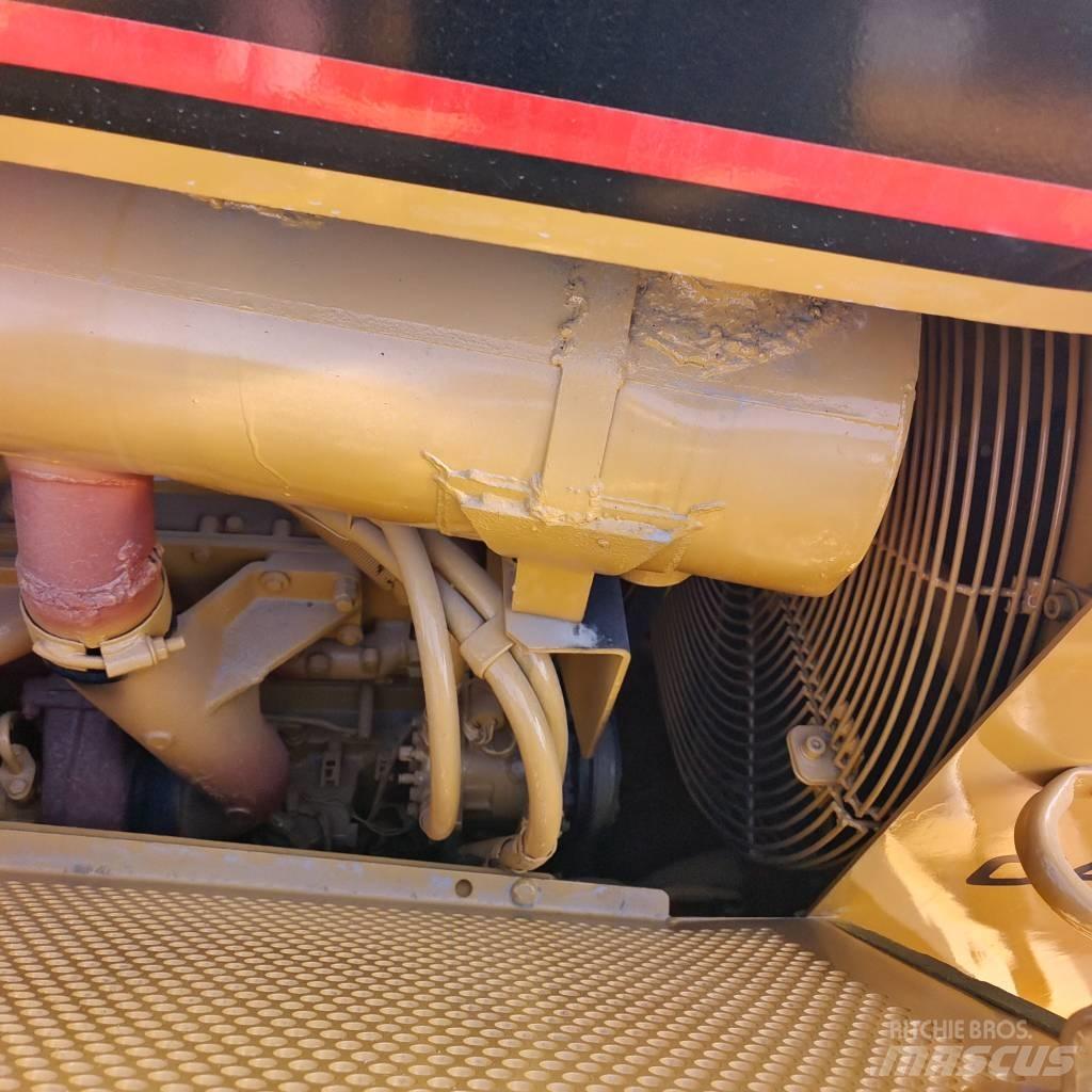 CAT D 6 R بلدوزرات مجنزرة
