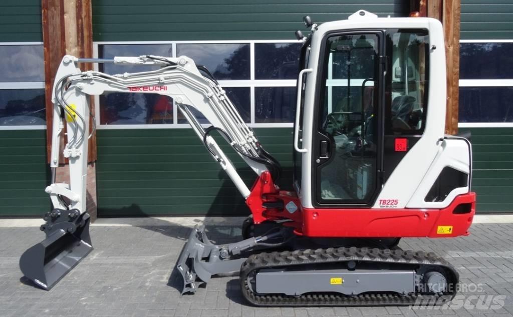 Takeuchi TB 225 حفارات صغيرة أقل من 7 طن (حفارات صغيرة)