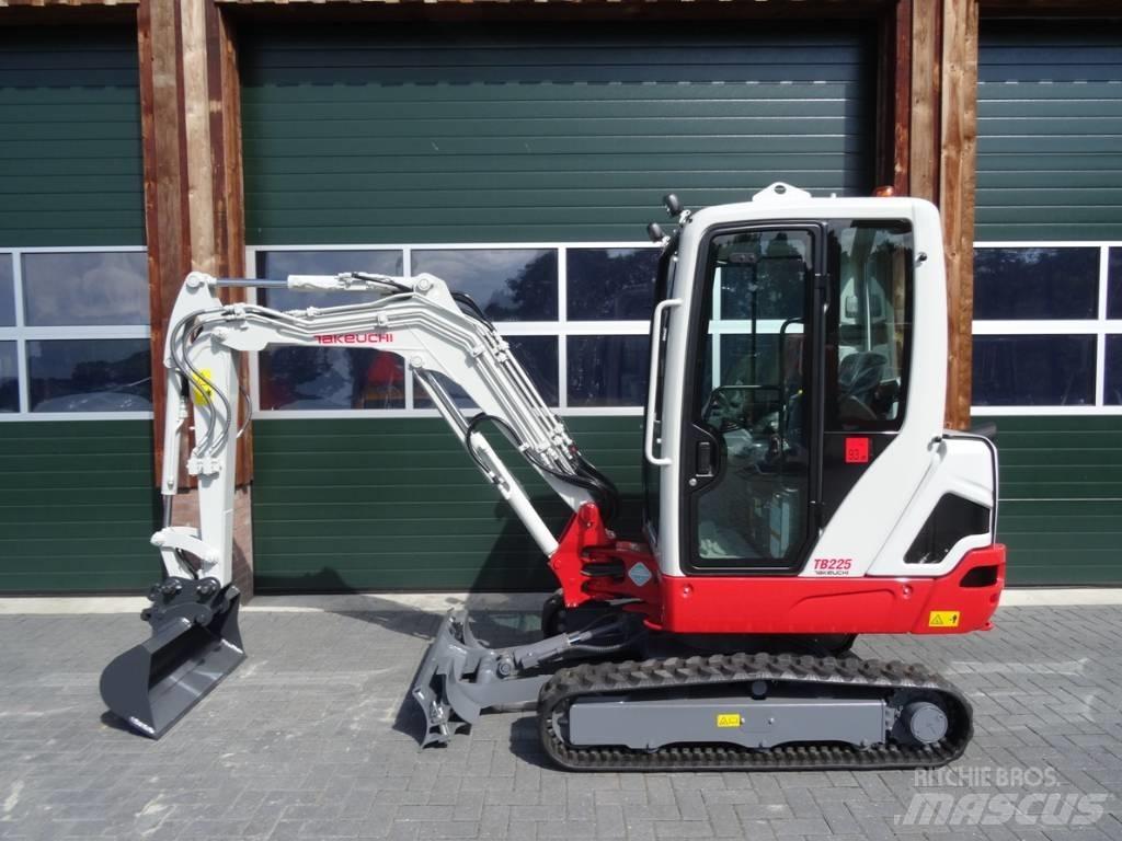 Takeuchi TB 225 حفارات صغيرة أقل من 7 طن (حفارات صغيرة)