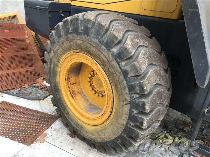 Komatsu WA 320-3 لوادر بعجل