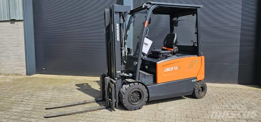 Doosan B 30 X-7 شاحنات ذات رافعات شوكية تعمل بالكهرباء