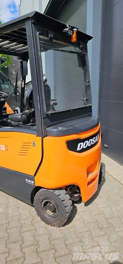 Doosan B 30 X-7 شاحنات ذات رافعات شوكية تعمل بالكهرباء