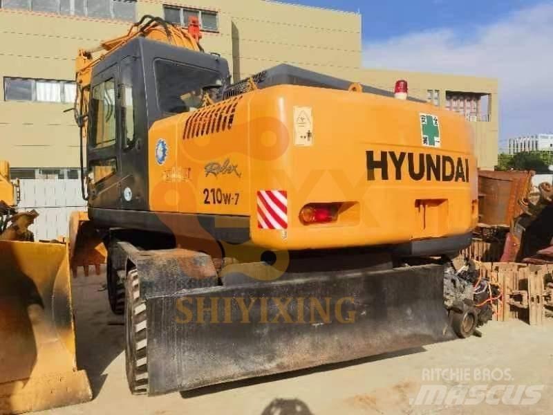 Hyundai 150W -7 حفارات بعجل