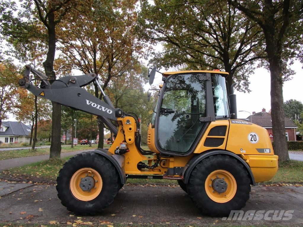 Volvo L 28 F لوادر بعجل