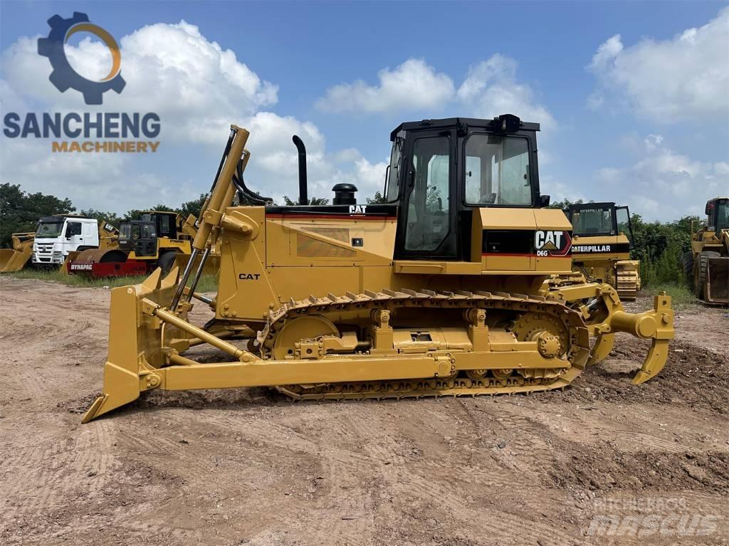 CAT D 6 G بلدوزرات مجنزرة