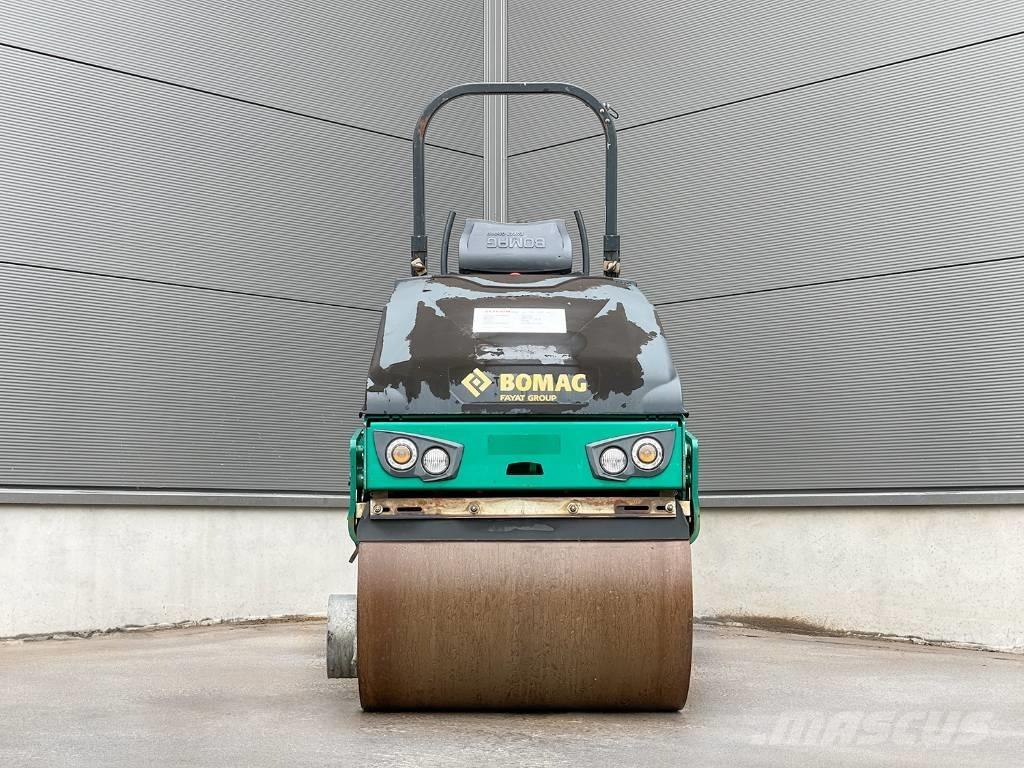 Bomag BW 100 AD-5 مداحل ثنائية الاسطوانة
