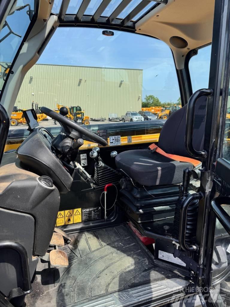 JCB 540-140 مناولات متداخلة
