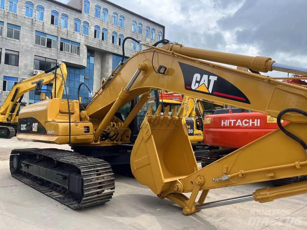 CAT 320 C L حفارات زحافة