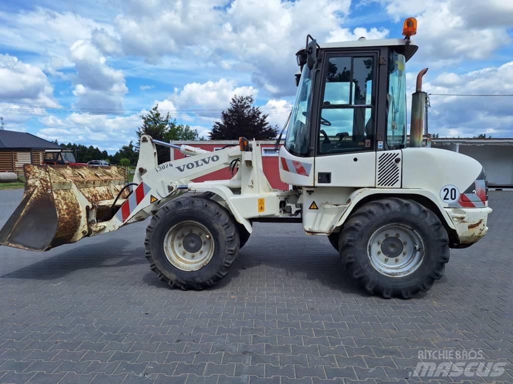 Volvo L 30 B لوادر بعجل