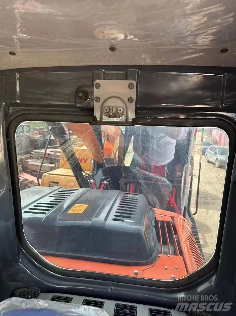 Hitachi 130 حفارات زحافة