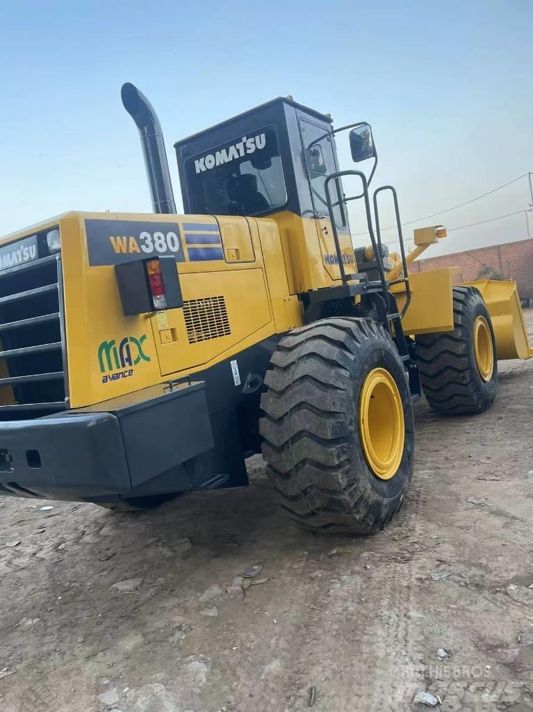 Komatsu WA 380 لوادر بعجل