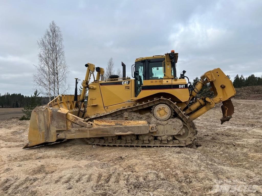 CAT D 8 T بلدوزرات مجنزرة