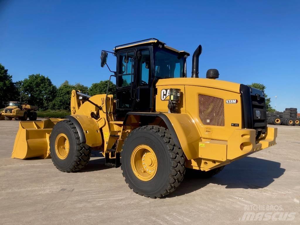 CAT 938M لوادر بعجل