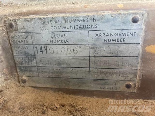 CAT D 9 L بلدوزرات مجنزرة