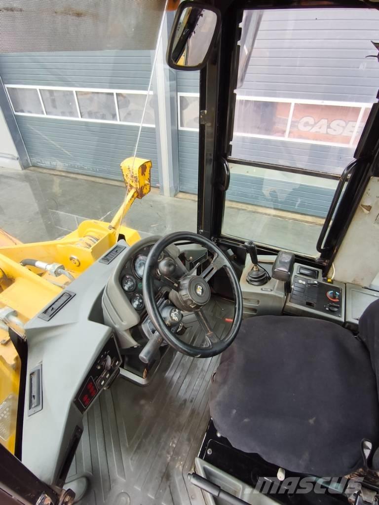 CAT 938 G لوادر بعجل