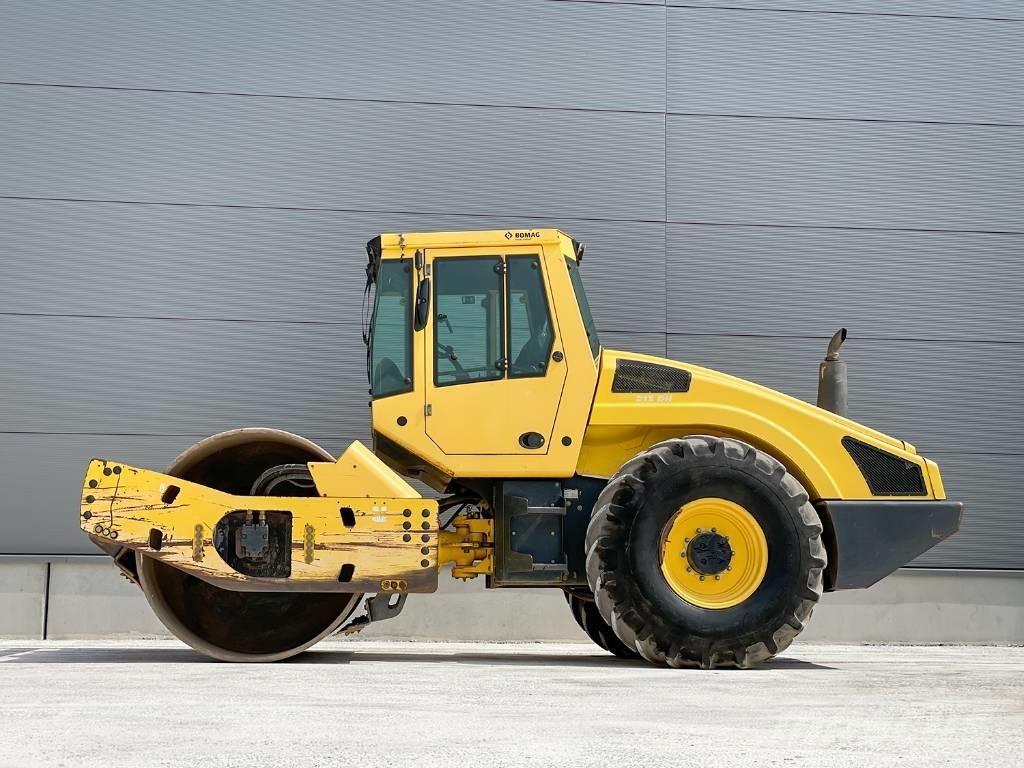 Bomag BW 213 DH-4 مداحل أحادية الأسطوانة
