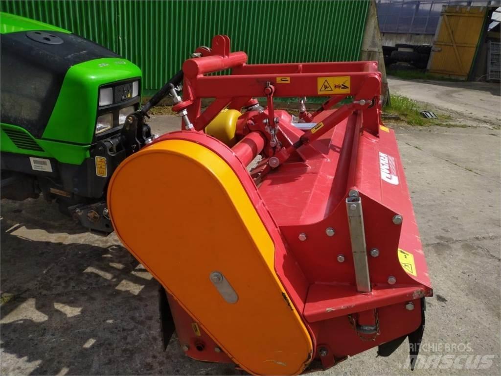 Dücker PMK 18 معدات أخرى لحصاد العلف