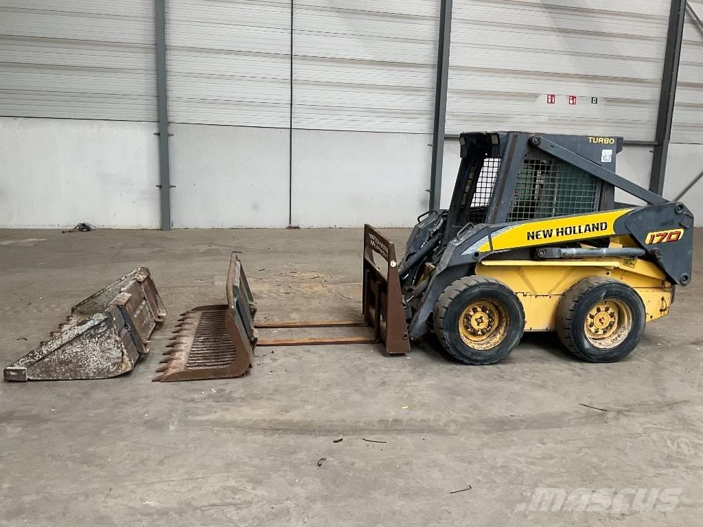 New Holland S 170 لوادر انزلاقية التوجيه