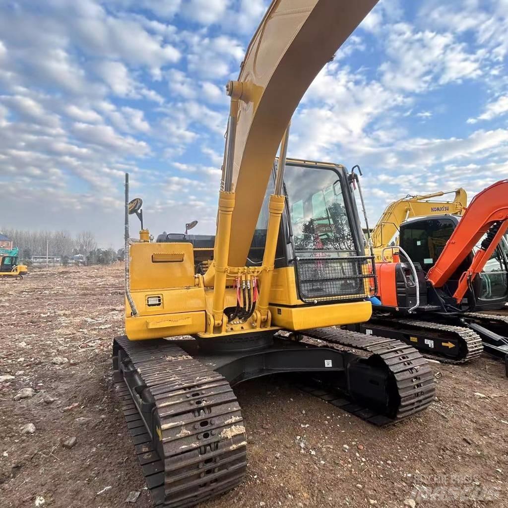 Komatsu PC 110 حفارات وسط 7 طن - 12 طن