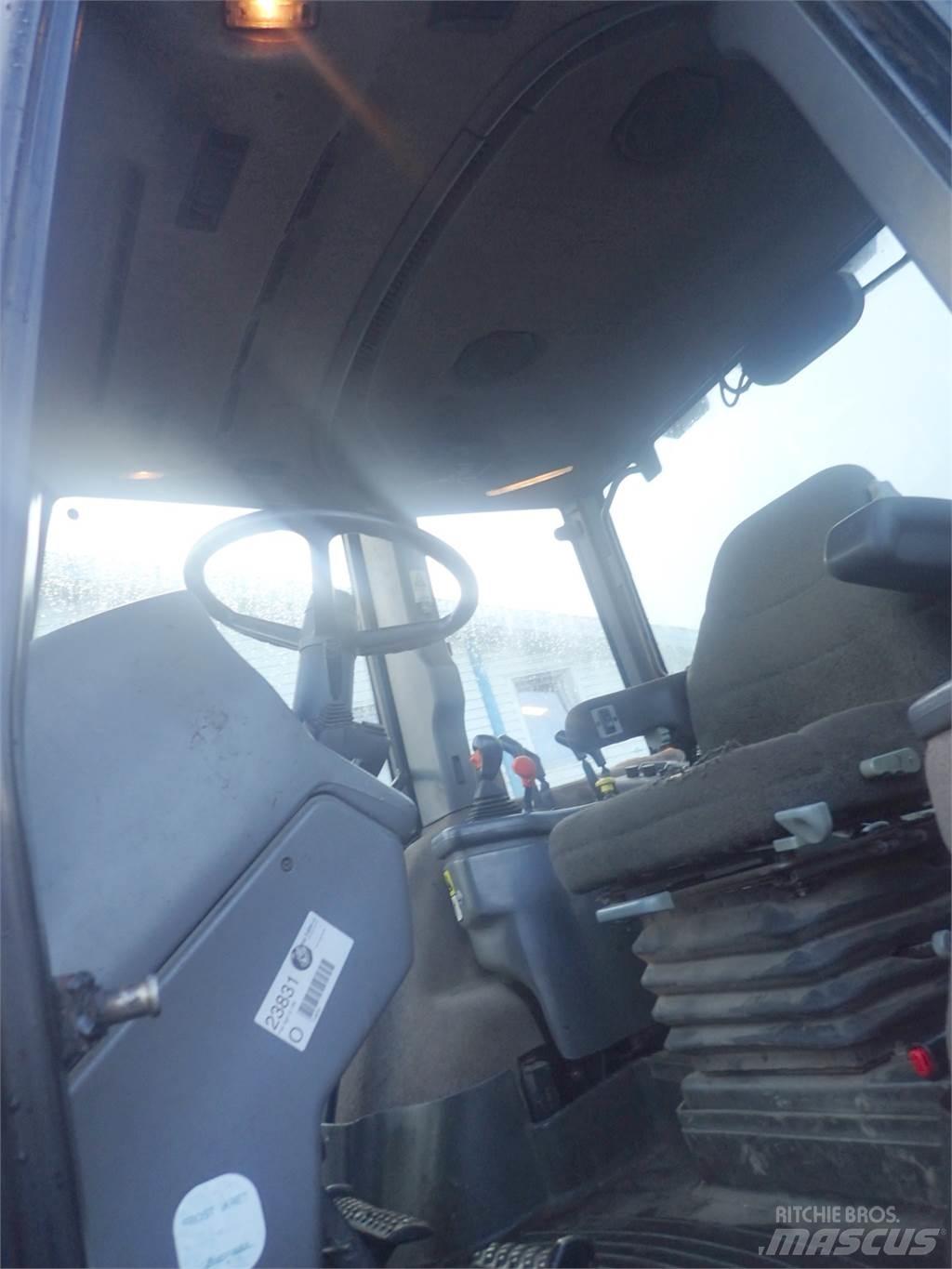 New Holland G190 الجرارات