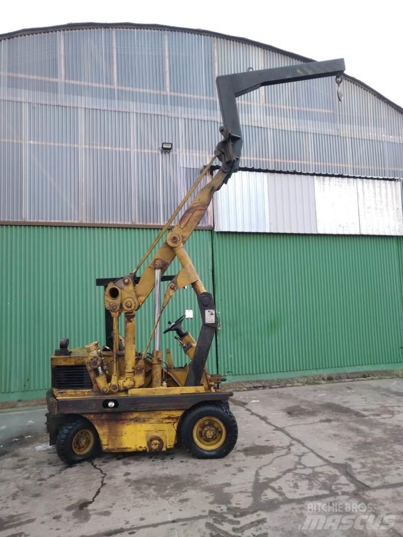 Takraf mit Kranarm ماكينات زراعية أخرى