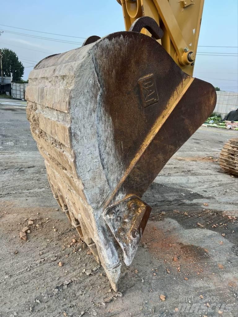 CAT 330 GC حفارات زحافة