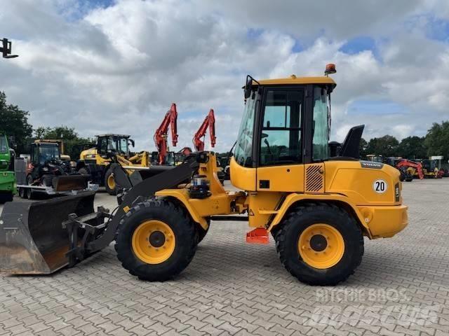 Volvo L 30 G لوادر بعجل