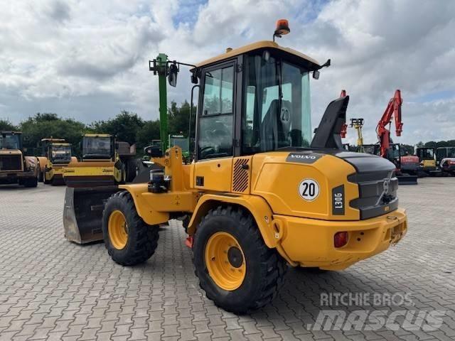 Volvo L 30 G لوادر بعجل
