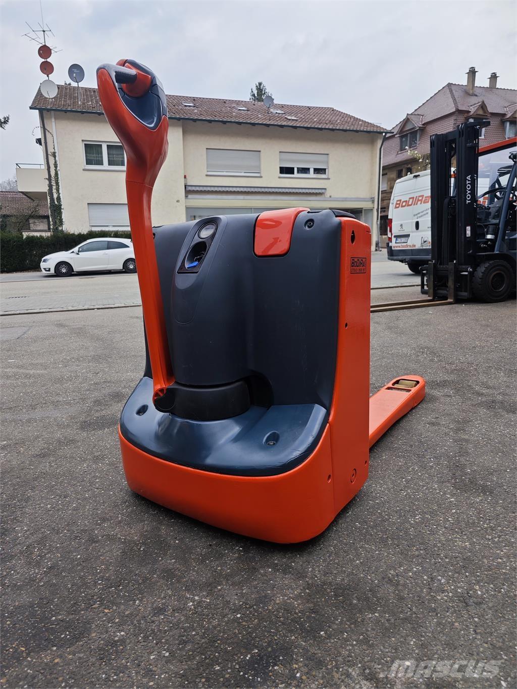 Linde T 16 معدات التكديس الجوالة