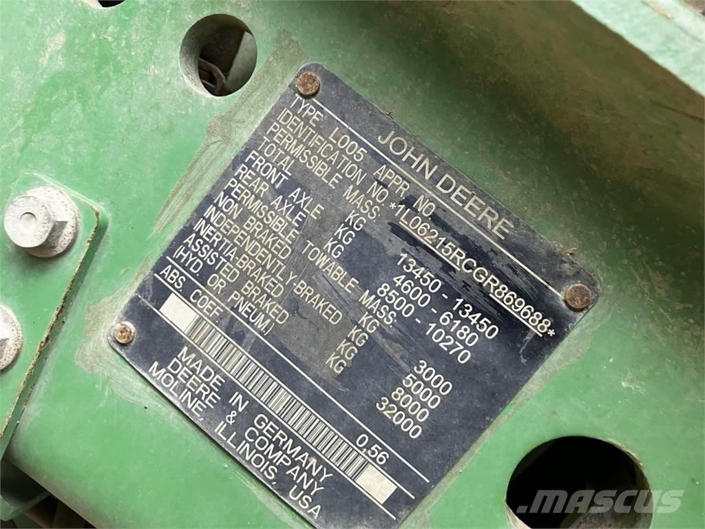 John Deere 6215R الجرارات