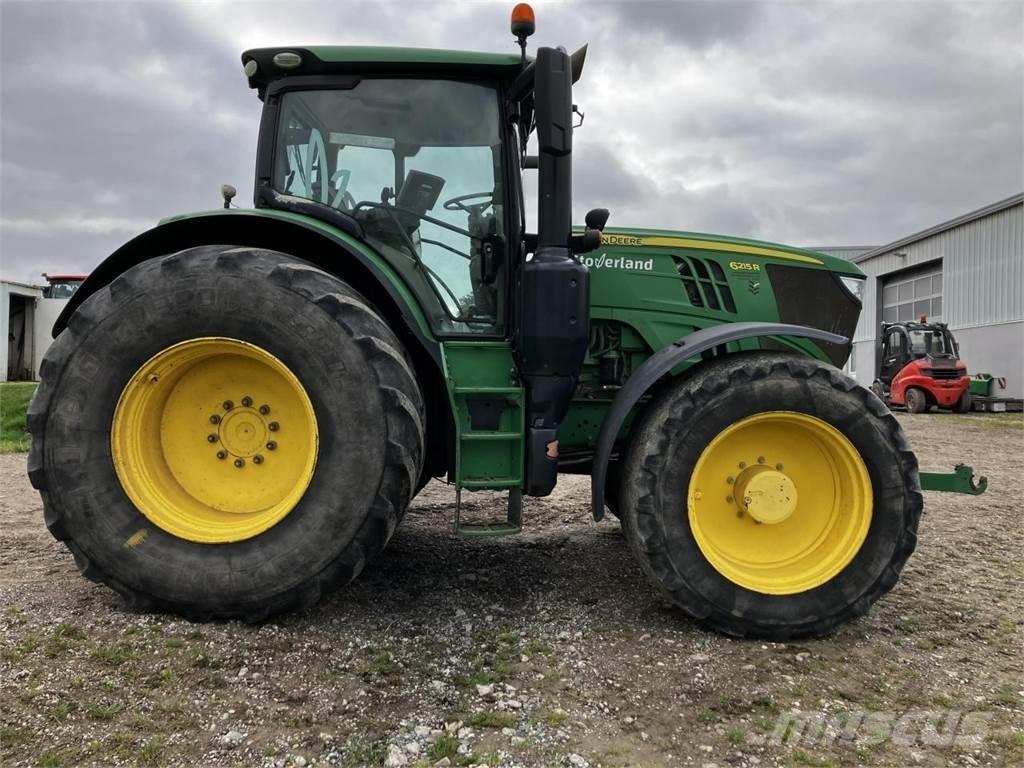 John Deere 6215R الجرارات