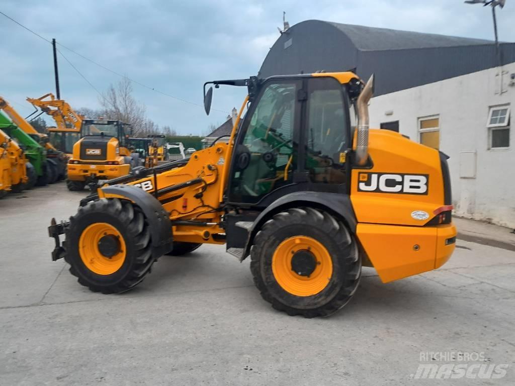 JCB TM 320 S معدات مناولة لأغراض الزراعة