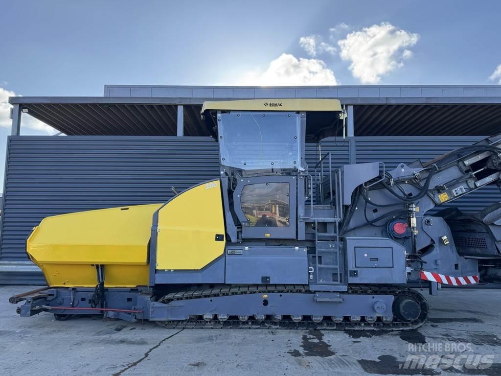 Bomag BMF 2500 S معدات السفلتة