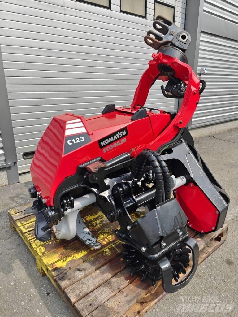 Komatsu C 123 رؤوس حصادات