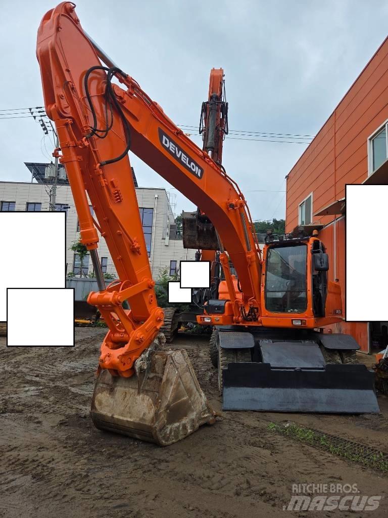 Doosan DX 210 W حفارات بعجل