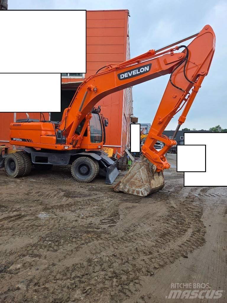 Doosan DX 210 W حفارات بعجل