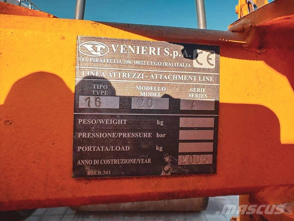 Venieri VL 10.23C لوادر ذات جرافات عكسية