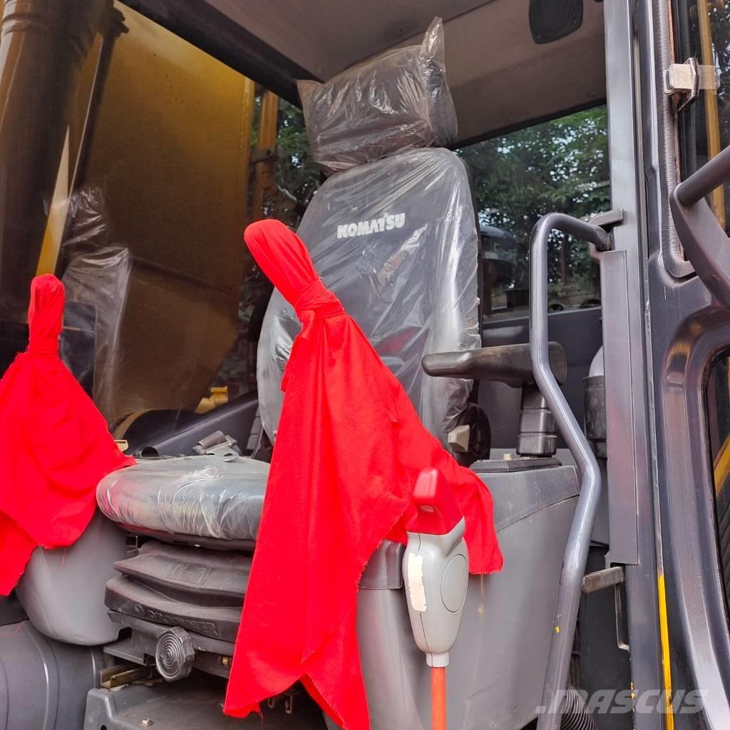 Komatsu PC 220 حفارات زحافة