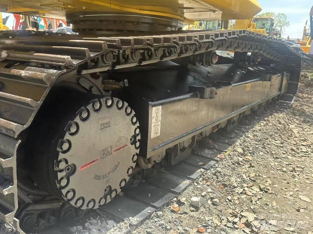 Komatsu PC 240 LC-8 حفارات زحافة
