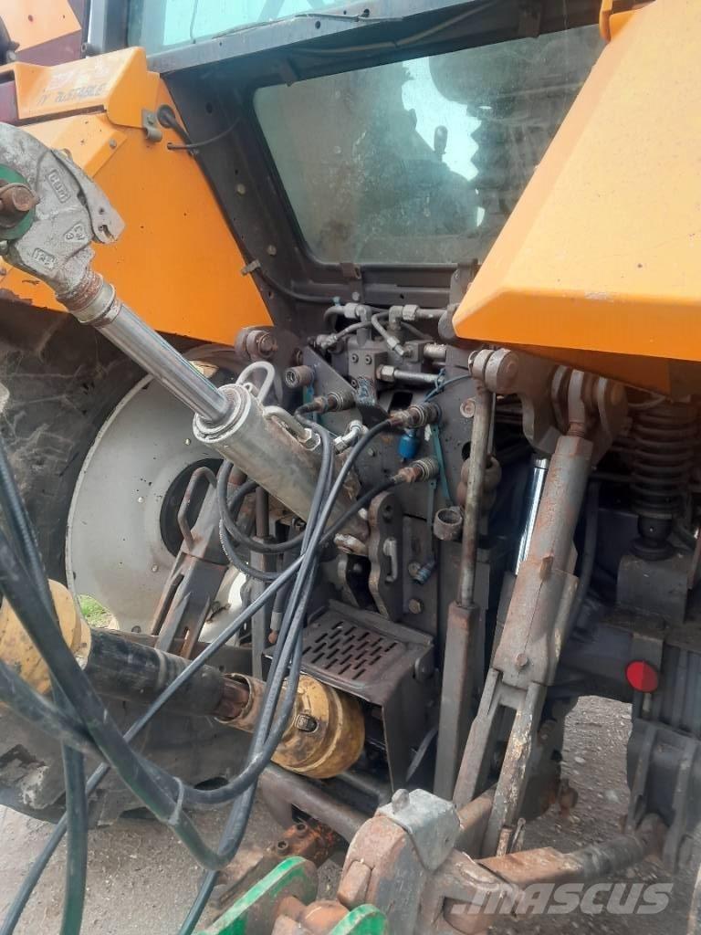 Renault 155-54 TX الجرارات