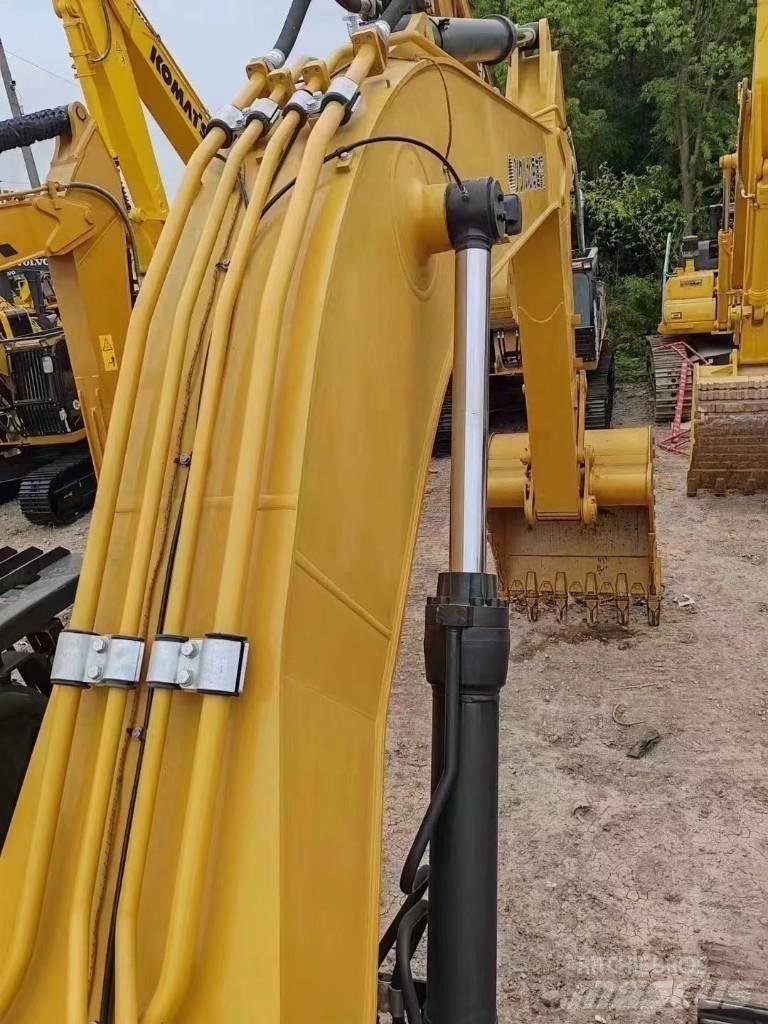 CAT 340 D حفارات زحافة