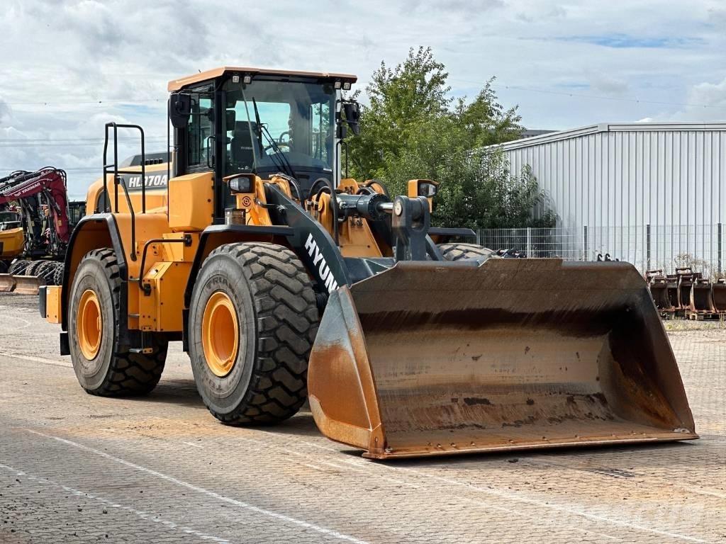 Hyundai HL 970 A 4x4 لوادر بعجل