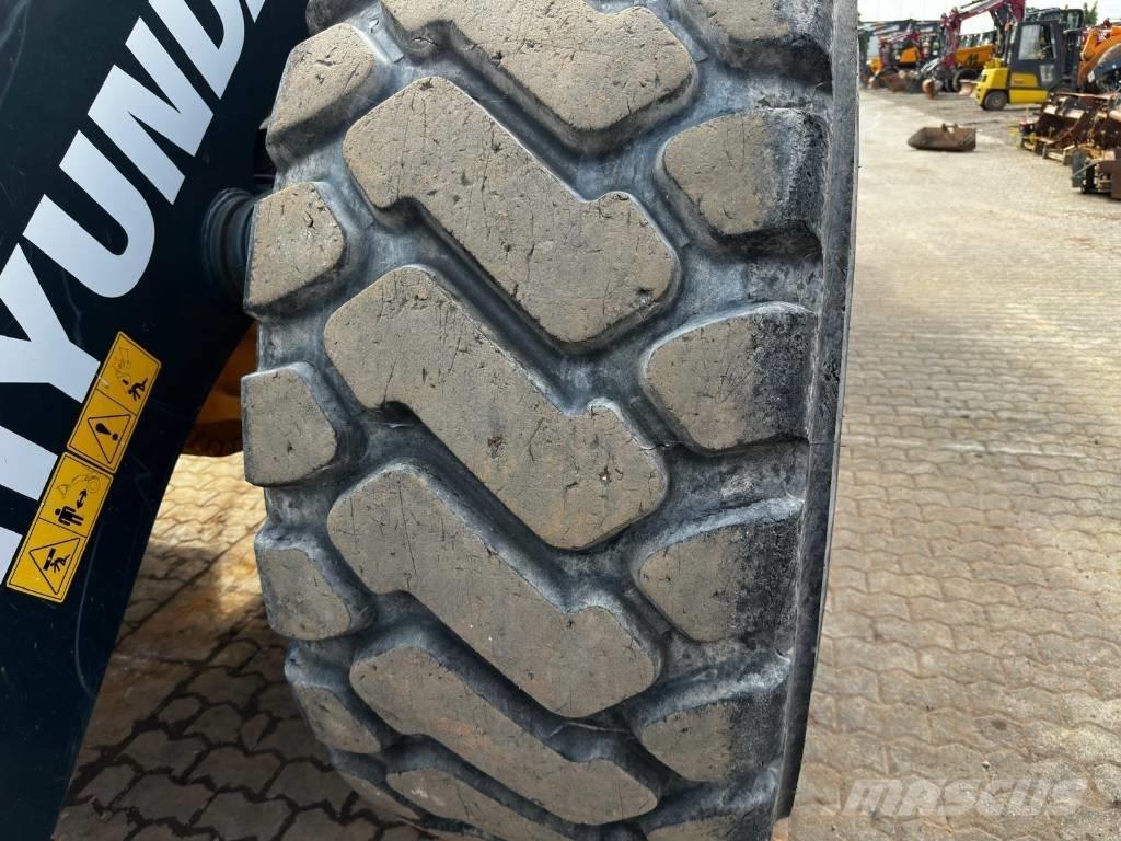 Hyundai HL 970 A 4x4 لوادر بعجل